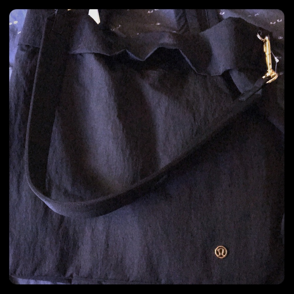 Lulu lemon travel bag